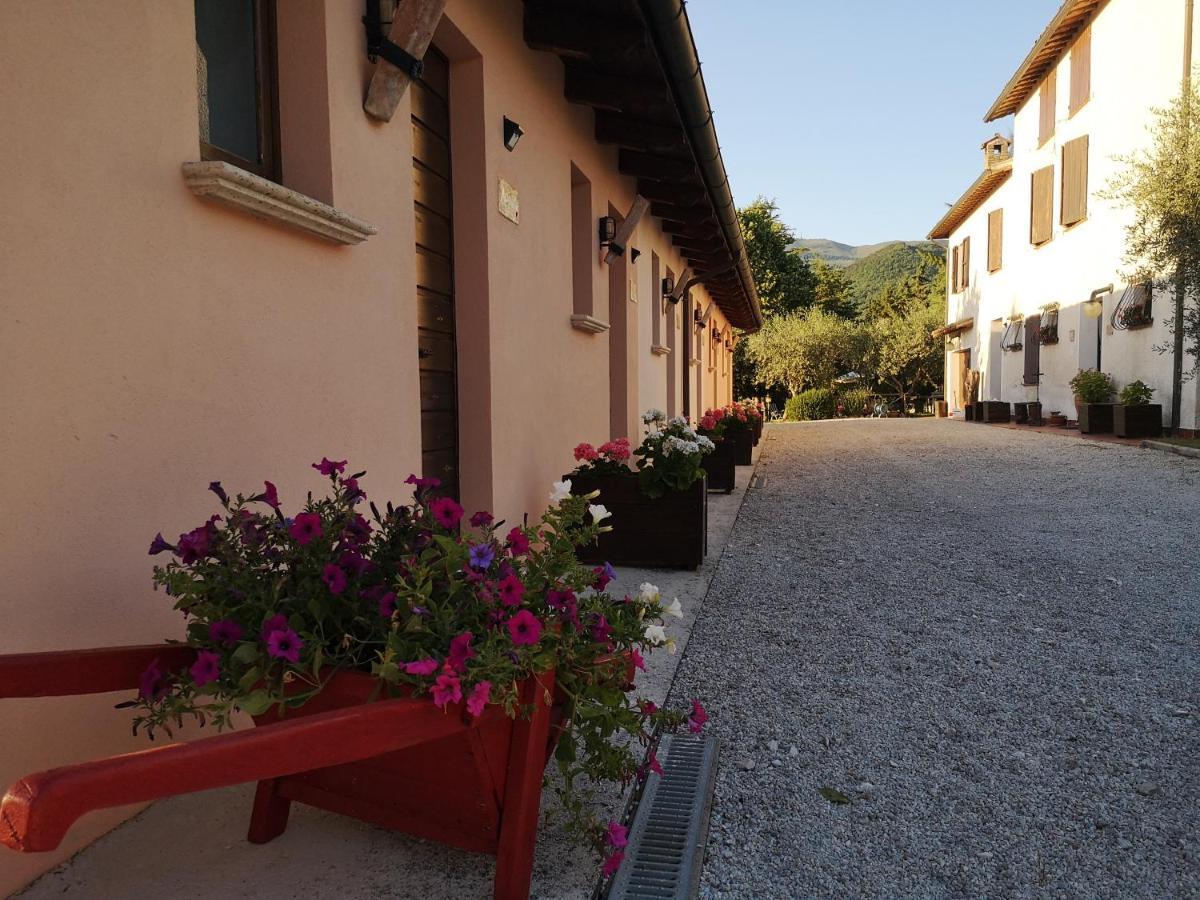 Santa Croce Villa Fossato di Vico Eksteriør bilde