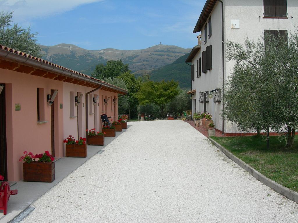 Santa Croce Villa Fossato di Vico Eksteriør bilde