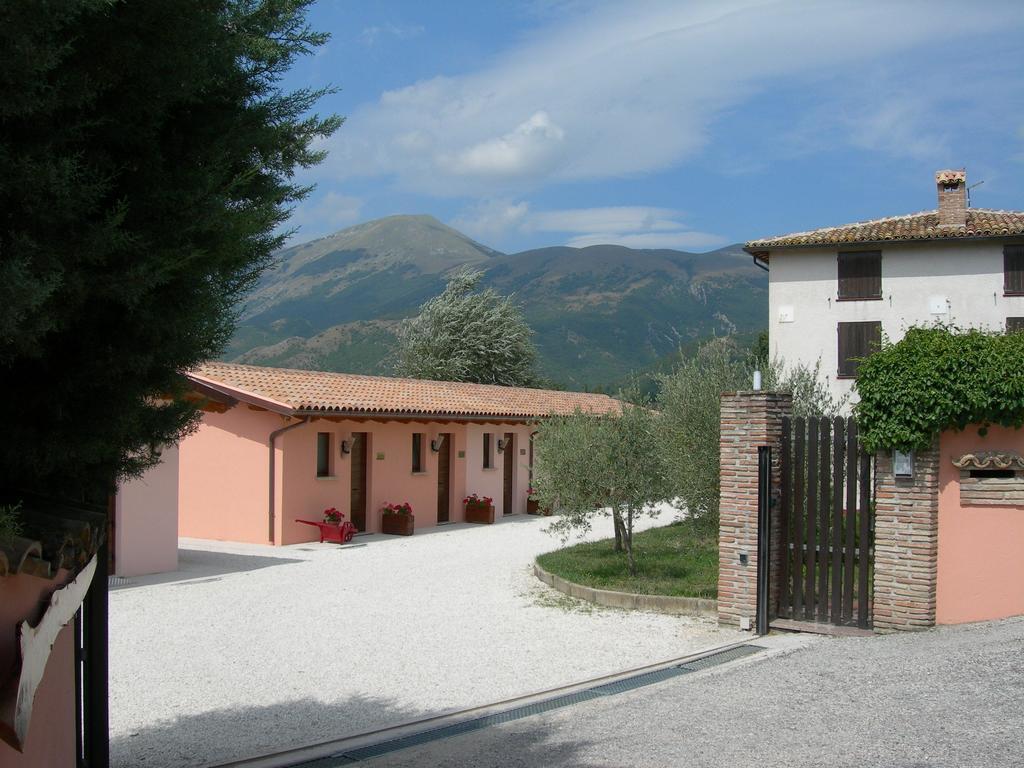 Santa Croce Villa Fossato di Vico Eksteriør bilde