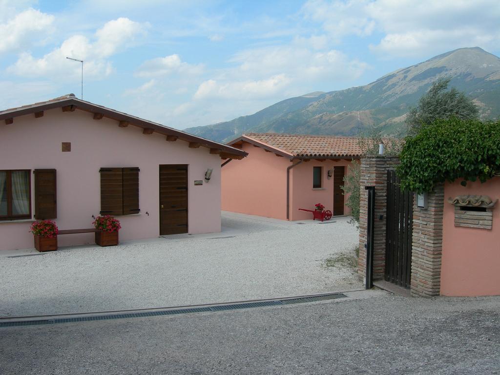 Santa Croce Villa Fossato di Vico Eksteriør bilde