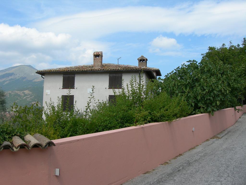Santa Croce Villa Fossato di Vico Eksteriør bilde