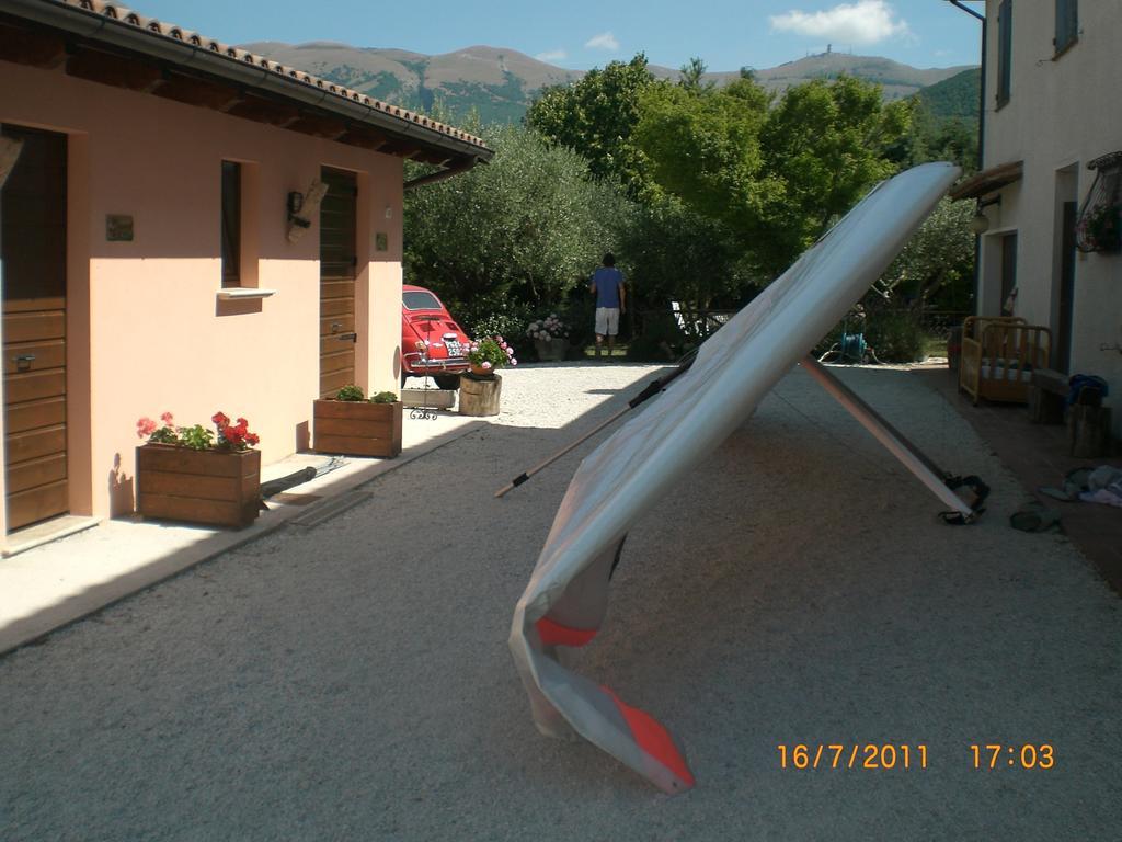 Santa Croce Villa Fossato di Vico Eksteriør bilde