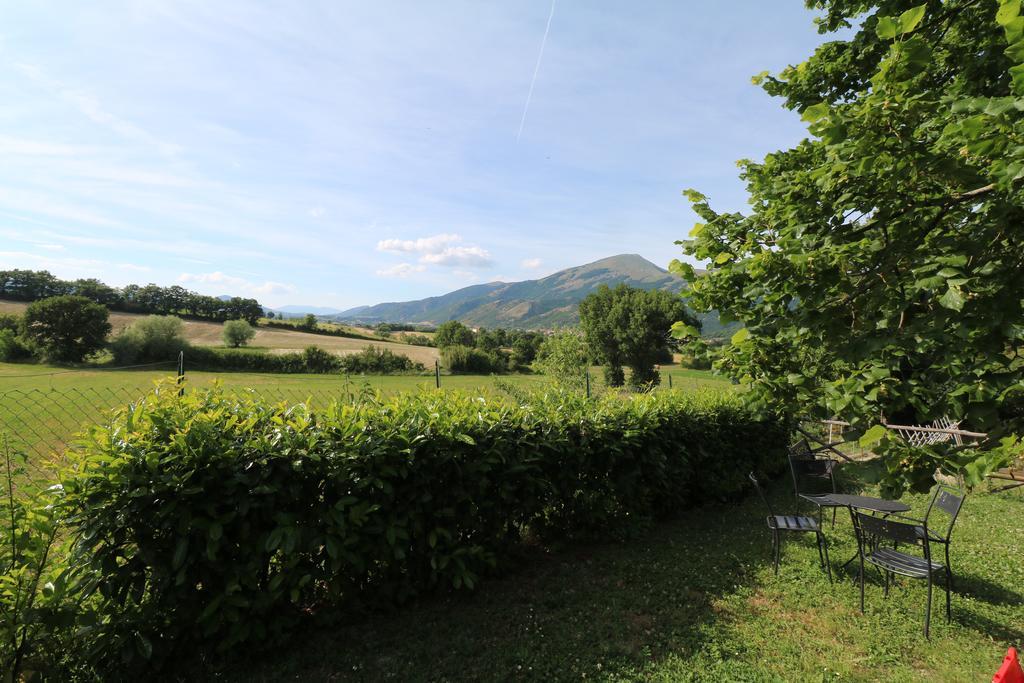 Santa Croce Villa Fossato di Vico Eksteriør bilde